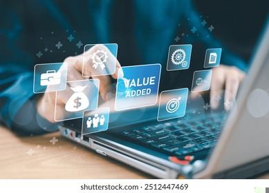 Agroindústria familiar processando queijos na propriedade rural