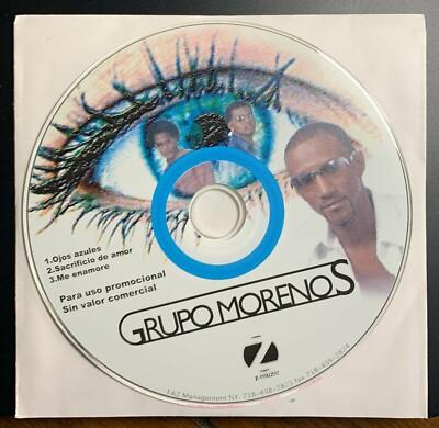 Produtor rural vendendo produtos frescos em feira local