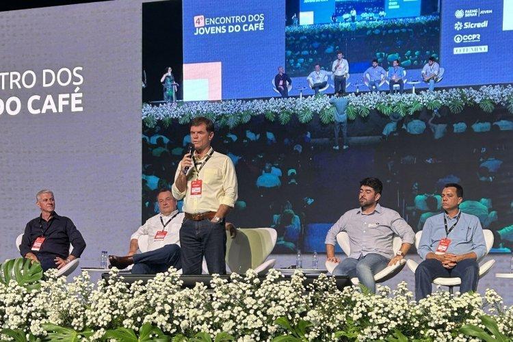 Jovem empreendedor rural inovando na agropecuária