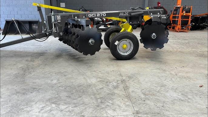 Grade de discos 1,5m Nogueira em ação no campo