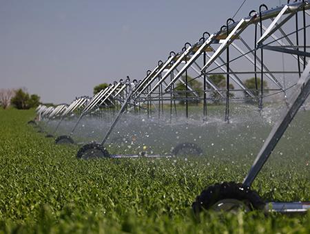 Manutenção de bicos em pivô central para prevenir entupimentos durante fertirrigação