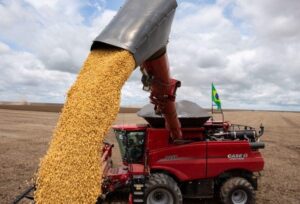 Por Que Mapas de Rendimento com GPS na Colheitadeira Ajudam no Zoneamento de Fertilidade do Solo