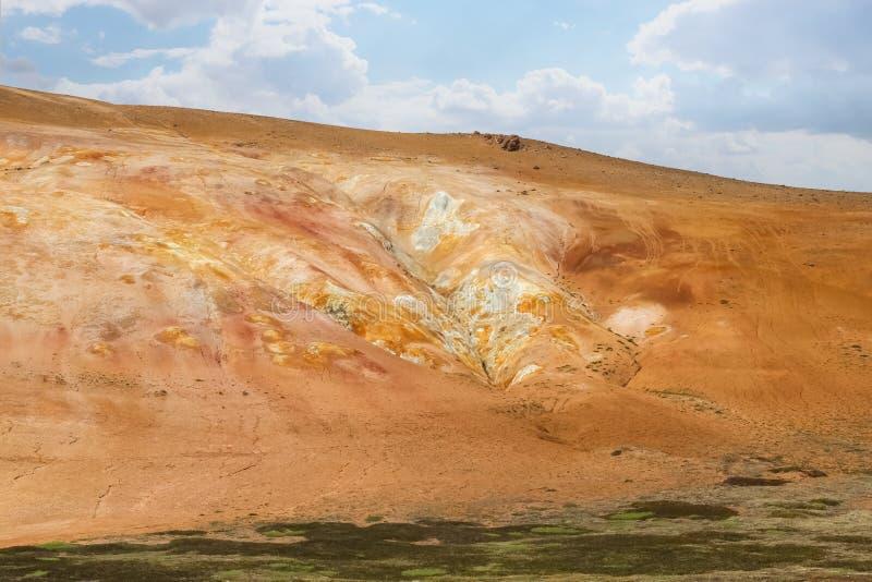 Aplicação de gesso em solo arenoso para correção de enxofre no trigo