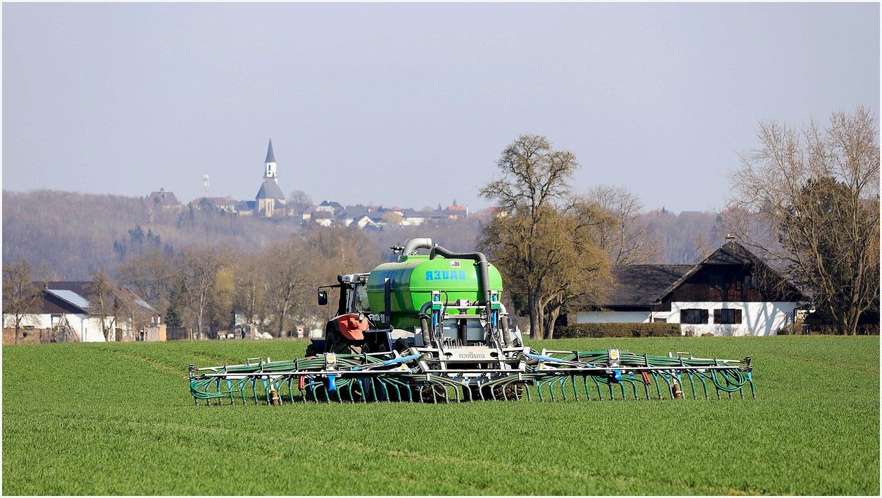 agriculture, fertilization, slurry, slurry tanker, slurry tank, fertilize, spread, manure, field work, fertilizer, to distribute, agricultural economics, nutrient management, fertilizer, fertilizer, fertilizer, fertilizer, fertilizer