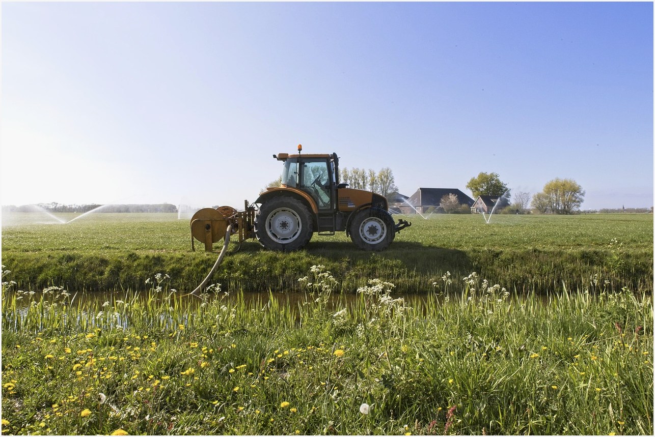 tractor, water, agricultural vehicle, spraying, nature, water hose, irrigation, coverage