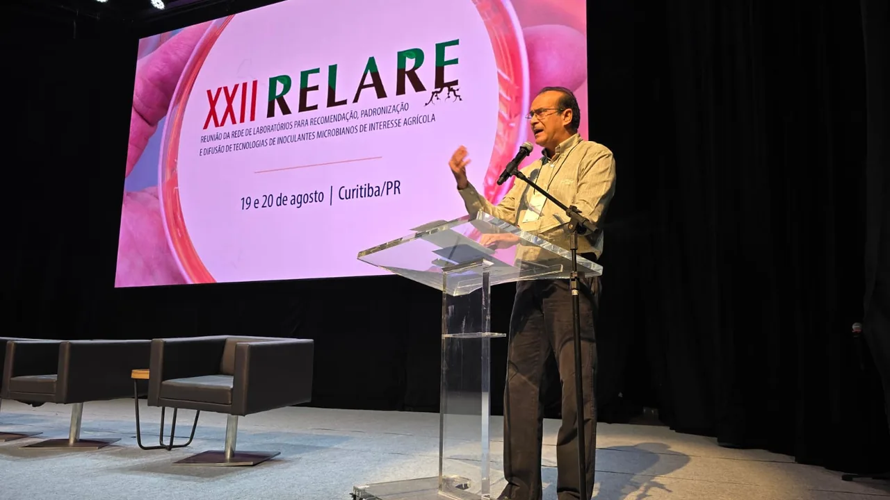 Pesquisador fala no encontro da RELARE sobre bioinsumos agrícolas