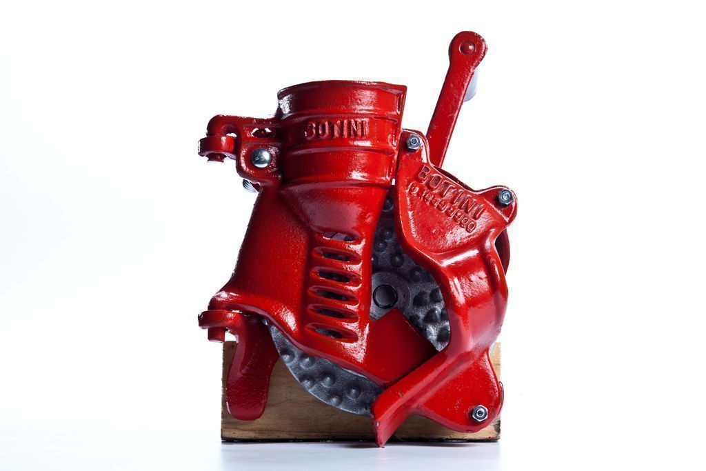 Debulhador de milho manual Botini vermelho com disco e manivela