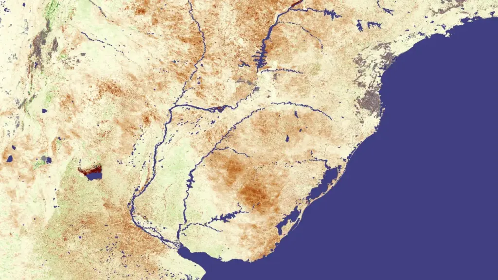 Mapa de estiagem no Brasil visto por satélite, com áreas agrícolas e rios destacados