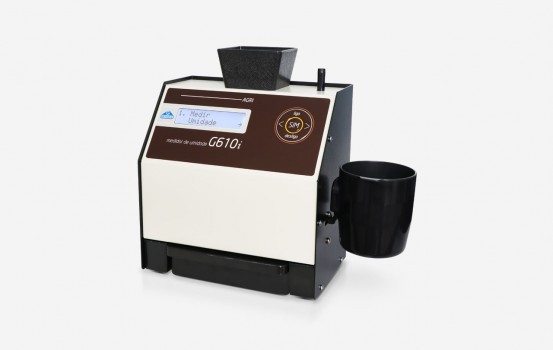 Medidor de umidade de grãos Gehaka G610i com funil, painel e cuba de pesagem