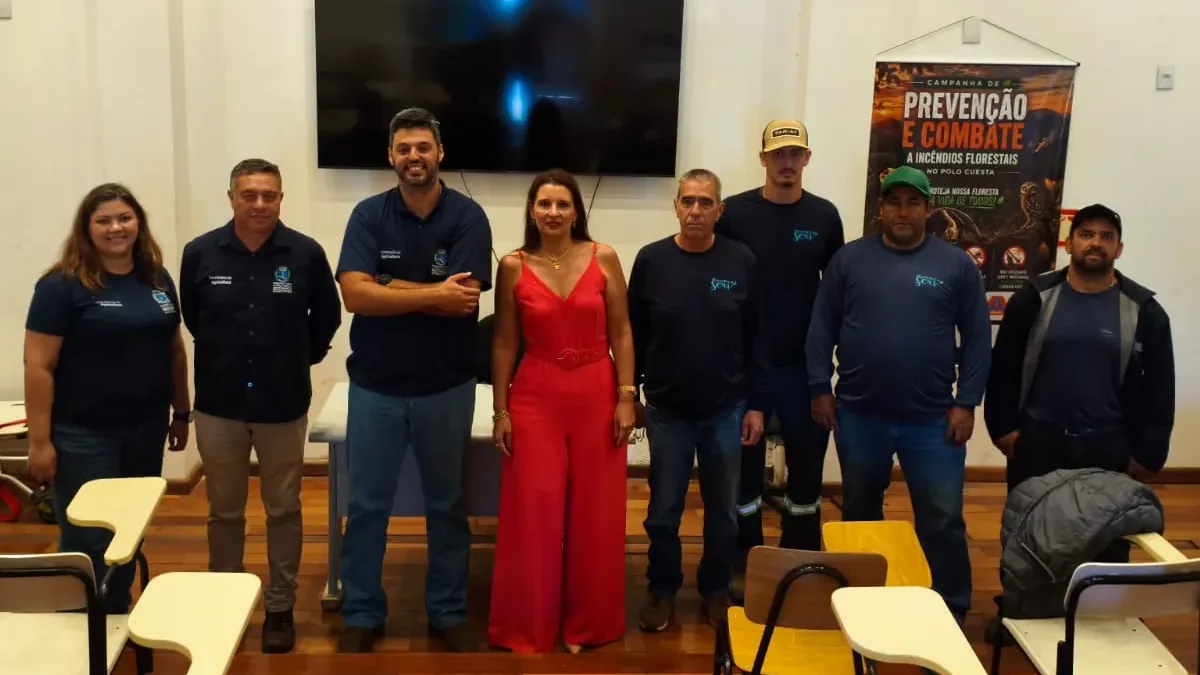 Equipe da Patrulha Agrícola de Botucatu reunida durante a integração dos novos tratoristas