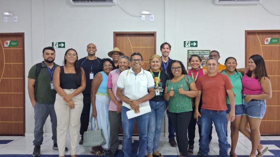 Representantes de comunidades rurais e equipe técnica reunidos em articulação sobre agricultura familiar em São Luís