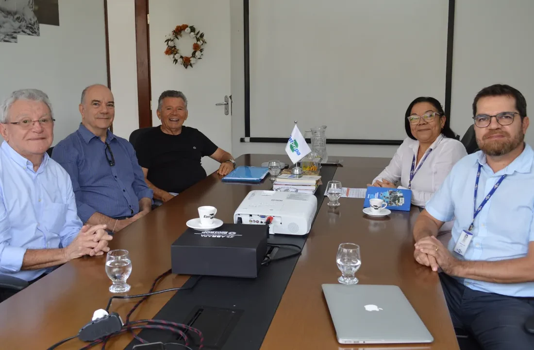 Equipe do projeto Sal da Terra reunida na Embrapa Algodão, na Paraíba